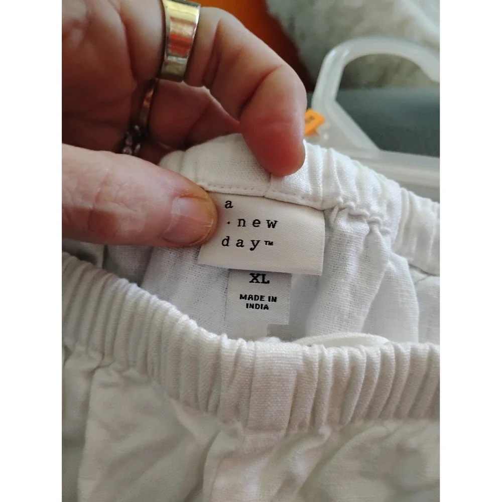 A New Day White Cotton Shorts Size XL NWT